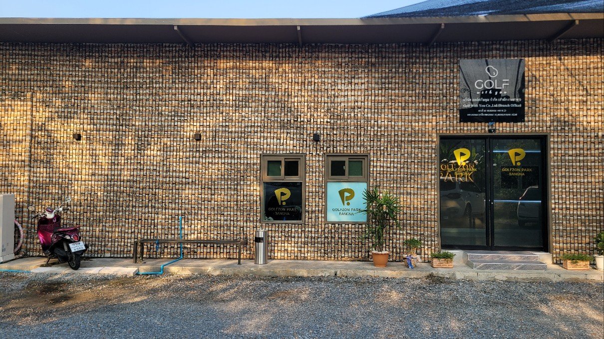 Golfzon Park Bangna front entrance