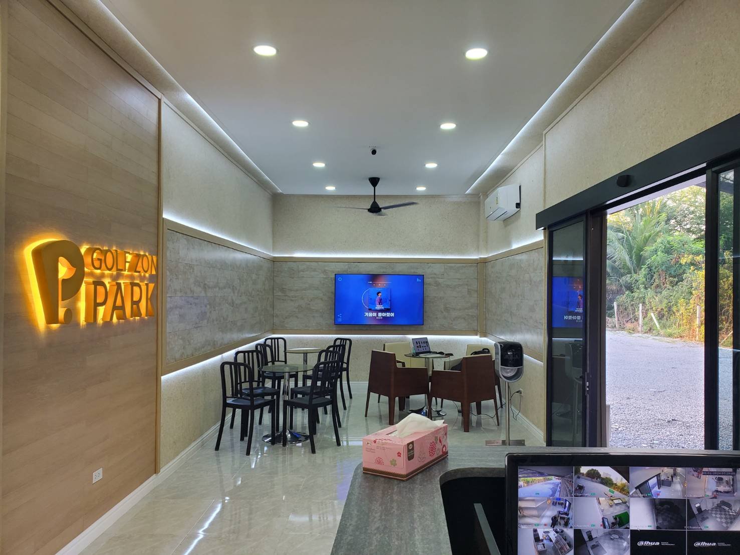 Lobby with Golfzon Park neon sign and lounge seating