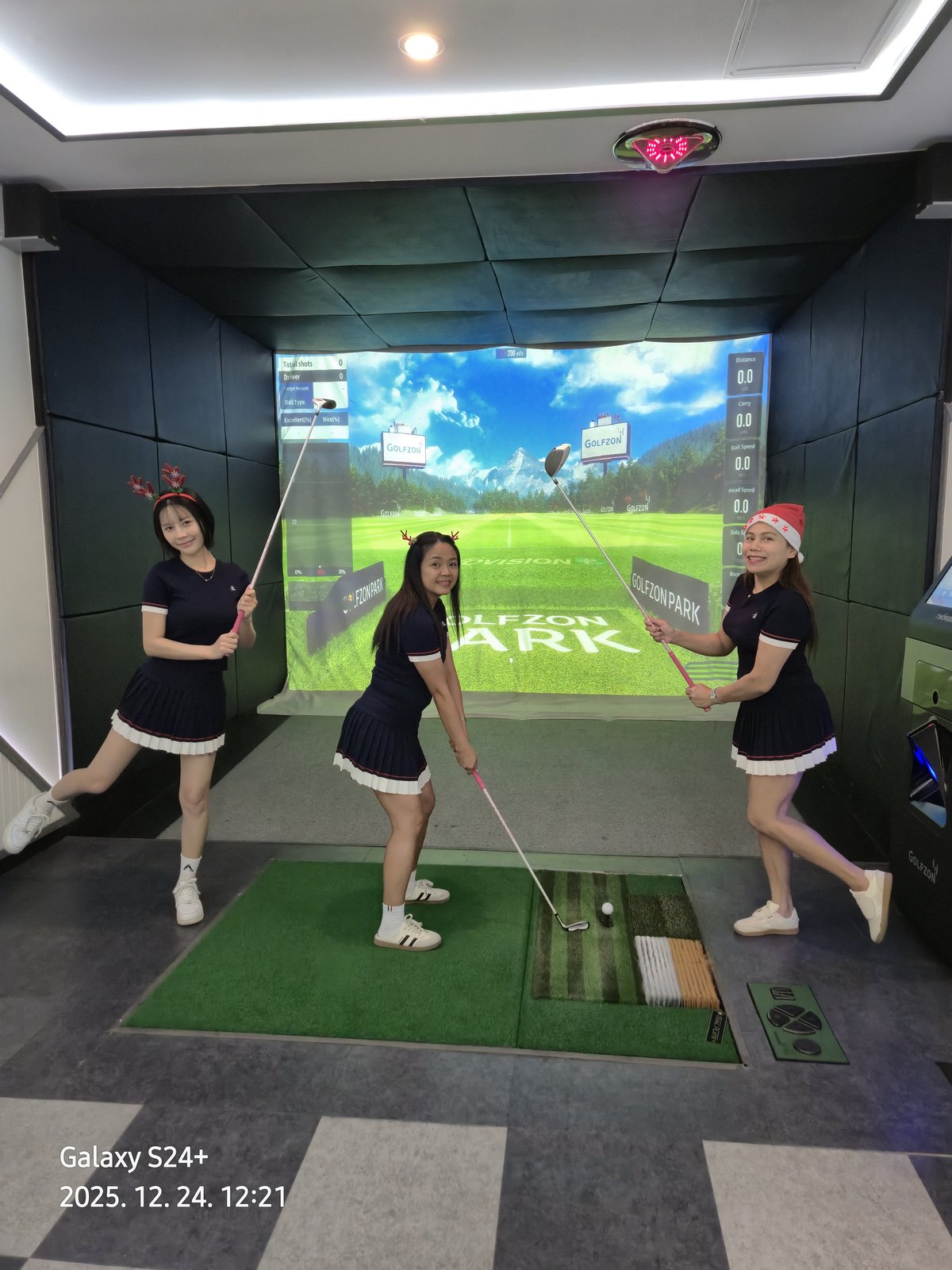 Players using the Golfzon simulator