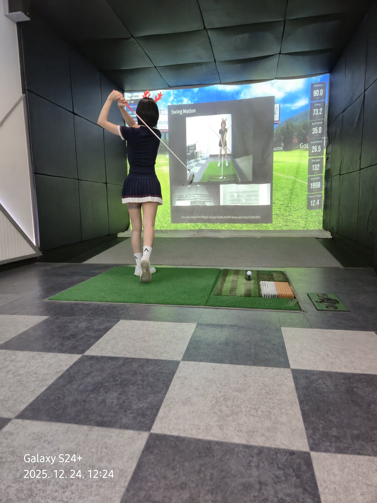Player swinging on the simulator